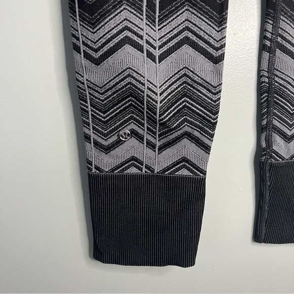 LuluLemon Ebb To Street Pant Chevron - Picture 5 of 8